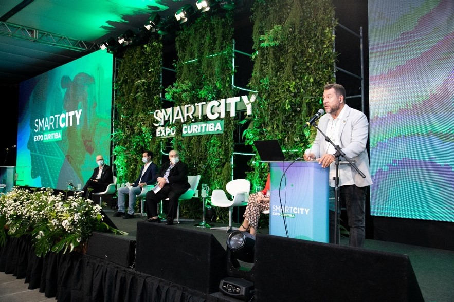 A AHK Paraná apoia o maior evento de cidades inteligentes do Brasil.  O SmartCity Expo Curitiba, criado em parceria com a Fira Barcelona, reúne especialistas de todas as áreas para compartilhar ideias e soluções sobre como criar um futuro melhor e mais sustentável para as cidades e seus cidadãos.  